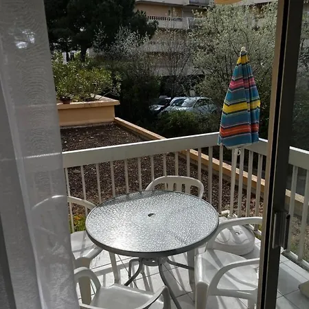 Apartment De